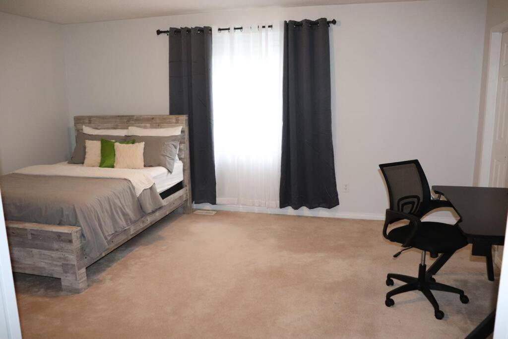 Entire 4 Bed Room Detached Residential Home Ajax Exterior photo